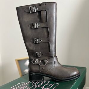Distressed Heeled Boots